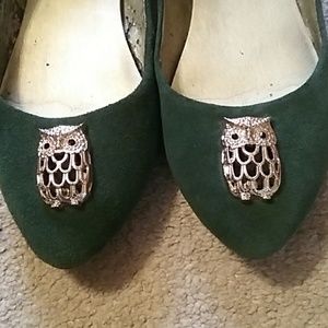 Green suede flats with owl embellishment sz 8
